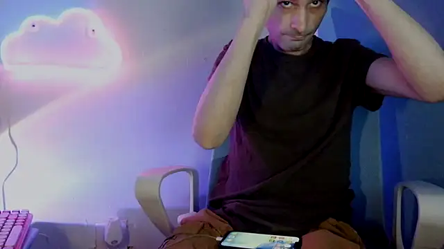 Snapshot of highinhtxx chatting on 28, 6, 2026 highinhtxx online show from 28, 6, 2026
