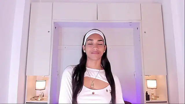 Snapshot of AnahiCollins chatting on 13, 10, 2025 AnahiCollins online show from 13, 10, 2025