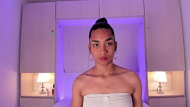 Snapshot of AnahiCollins chatting on 28, 11, 2025 AnahiCollins online show from 28, 11, 2025