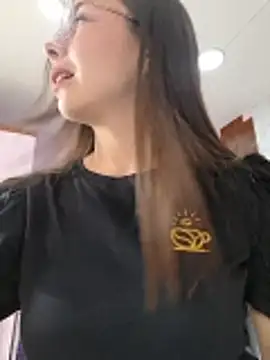 Snapshot of EmmaValencia_ chatting on 3, 2, 2026 EmmaValencia online show from 3, 2, 2026