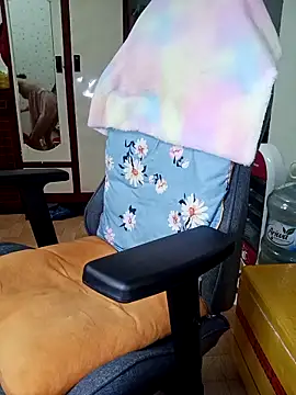 Snapshot of BiCute688 chatting on 18, 12, 2025 BiCute688 online show from 18, 12, 2025