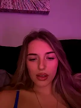 Snapshot of EllieEllxx chatting on 18, 10, 2025 EllieEllxx online show from 18, 10, 2025