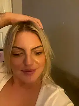 Snapshot of Diamondxoxx chatting on 8, 10, 2025 Diamondxoxx online show from 8, 10, 2025