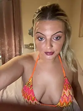 Snapshot of Diamondxoxx chatting on 10, 10, 2025 Diamondxoxx online show from 10, 10, 2025