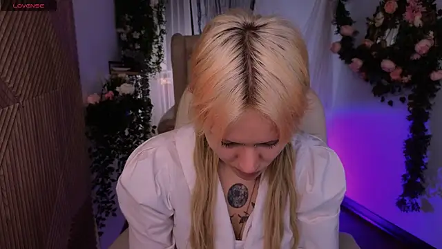 kitten murray  online show from 12, 11, 2025