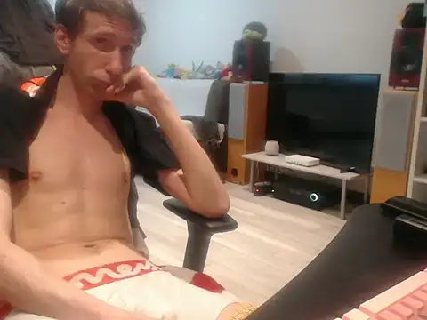 Snapshot of LoyalDoggie chatting on 21, 6, 2026 LoyalDoggie online show from 21, 6, 2026