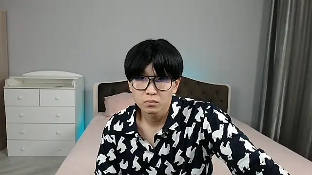 KaiChicken online show from 4, 12, 2025