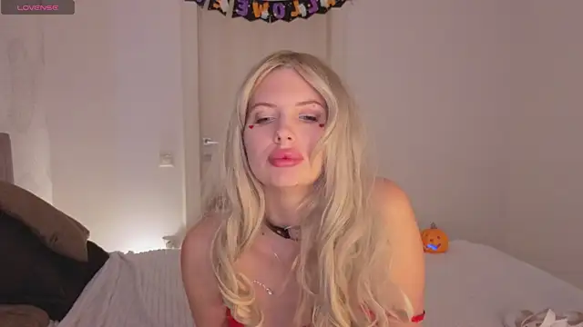 SweetCherryBlonde online show from 3, 11, 2025