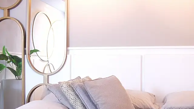 Snapshot of Roxy_Vega chatting on 8, 10, 2025 Roxy Vega online show from 8, 10, 2025