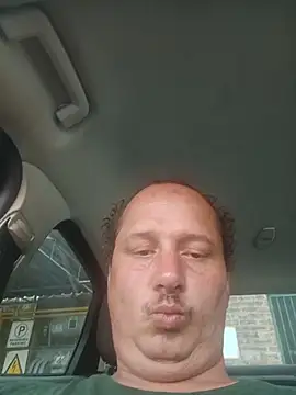 Snapshot of macKnd chatting on 7, 10, 2025 macKnd online show from 7, 10, 2025