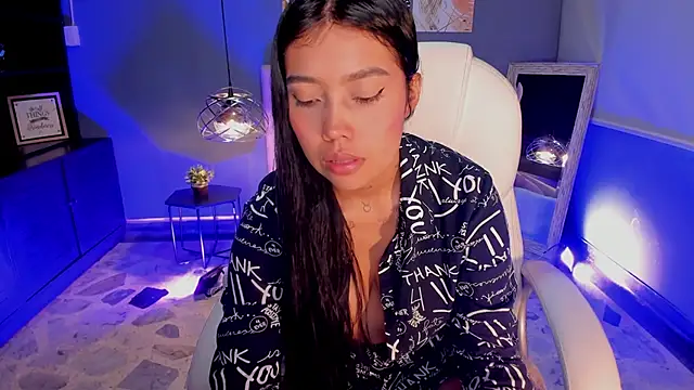 Juliieta Evans online show from 18, 10, 2025