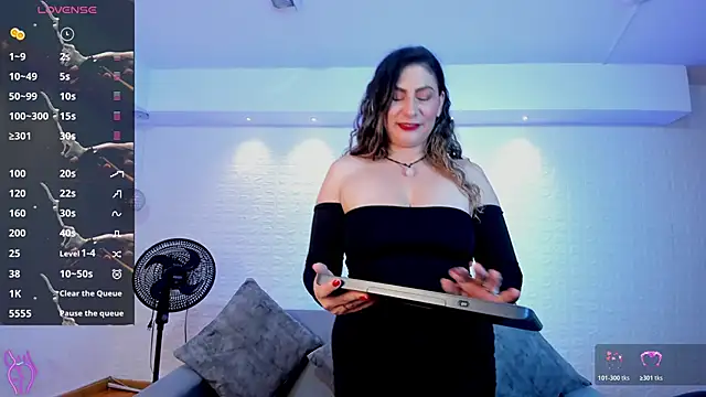 VenusCooper online show from 4, 3, 2026