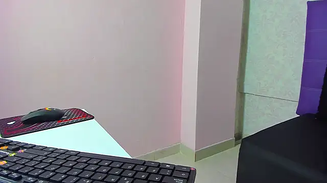 LeaMoreau22 online show from 2, 11, 2025