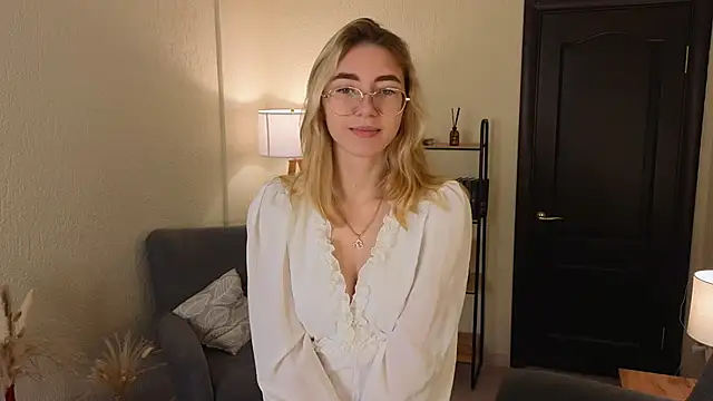 Snapshot of KatherineWill chatting on 9, 10, 2025 KatherineWill online show from 9, 10, 2025