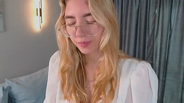 Snapshot of KatherineWill chatting on 19, 10, 2025 KatherineWill online show from 19, 10, 2025