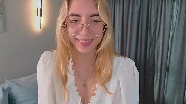 Snapshot of KatherineWill chatting on 22, 10, 2025 KatherineWill online show from 22, 10, 2025