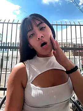 Snapshot of LunaMartinez_Pink chatting on 9, 10, 2025 LunaMartinez Pink online show from 9, 10, 2025