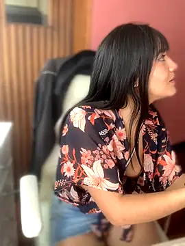 Snapshot of LunaMartinez_Pink chatting on 10, 10, 2025 LunaMartinez Pink online show from 10, 10, 2025