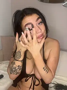 Snapshot of LolaReaX chatting on 5, 11, 2025 LolaReaX online show from 5, 11, 2025