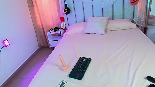 Snapshot of Chloe_Bakerr chatting on 7, 10, 2025 Chloe Bakerr online show from 7, 10, 2025