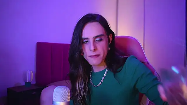 Snapshot of estrogen_nia chatting on 18, 6, 2026 estrogen nia online show from 18, 6, 2026