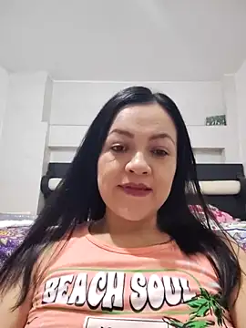 Snapshot of LindaSalo33 chatting on 14, 10, 2025 LindaSalo33 online show from 14, 10, 2025