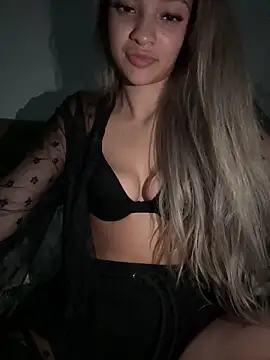 Snapshot of Honeyyyxo chatting on 2, 10, 2025 Honeyyyxo online show from 2, 10, 2025