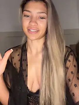 Snapshot of Honeyyyxo chatting on 24, 10, 2025 Honeyyyxo online show from 24, 10, 2025