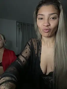 Snapshot of Honeyyyxo chatting on 26, 10, 2025 Honeyyyxo online show from 26, 10, 2025