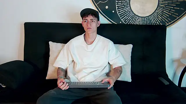 Snapshot of LukeSavagge chatting on 10, 10, 2025 LukeSavagge online show from 10, 10, 2025