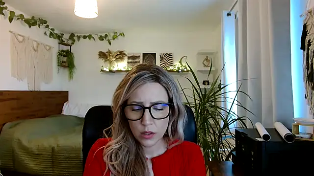 LottieMilfUK online show from 14, 10, 2025