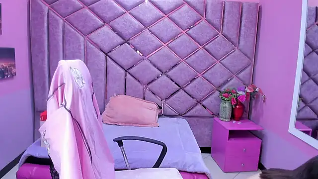 sarah sweett  online show from 8, 4, 2026