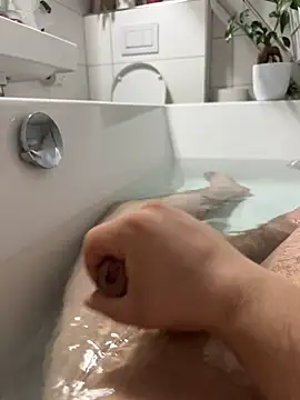 Snapshot of DomnHuan chatting on 10, 10, 2025 DomnHuan online show from 10, 10, 2025