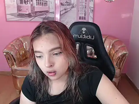 mia foster t online show from 7, 10, 2025