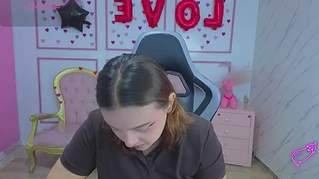 mia foster t online show from 2, 4, 2026