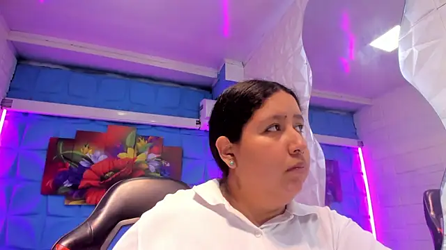 DulcineaSaenz online show from 18, 10, 2025