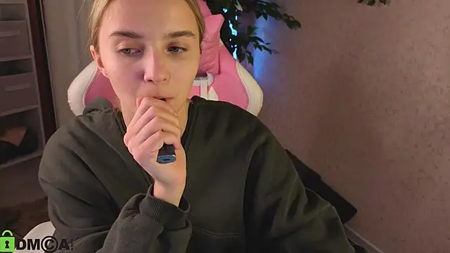 L1na Reeds online show from 9, 4, 2026