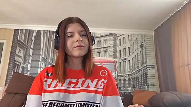 Snapshot of LissaKradfer chatting on 17, 10, 2025 LissaKradfer online show from 17, 10, 2025