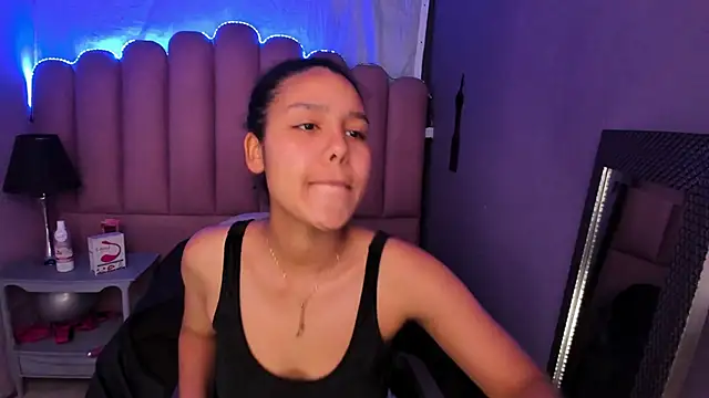 AriaVega online show from 6, 11, 2025