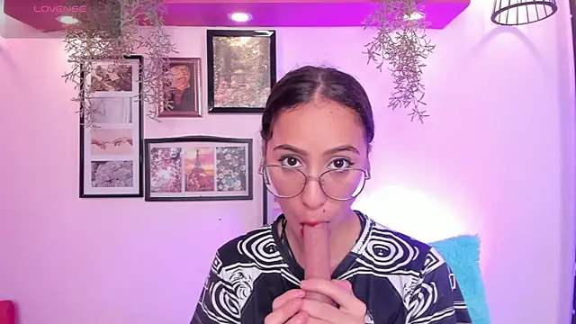Snapshot of Alana_Martinez_ chatting on 11, 10, 2025 Alana Martinez online show from 11, 10, 2025