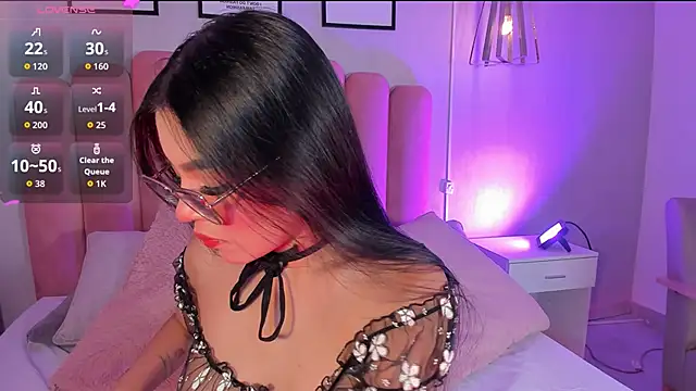 Snapshot of mara_swan_ chatting on 10, 11, 2025 mara swan online show from 10, 11, 2025