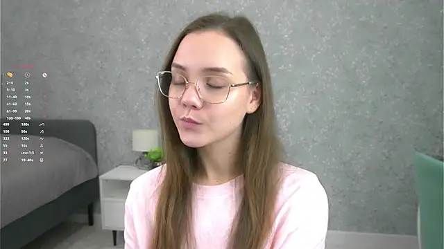 Snapshot of SweetSaraPie chatting on 4, 12, 2025 SweetSaraPie online show from 4, 12, 2025