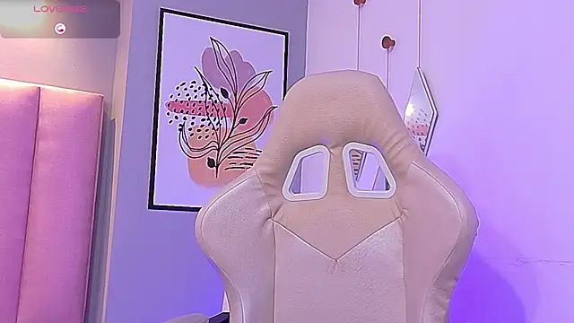 Snapshot of CamilaLevy chatting on 29, 10, 2025 CamilaLevy online show from 29, 10, 2025