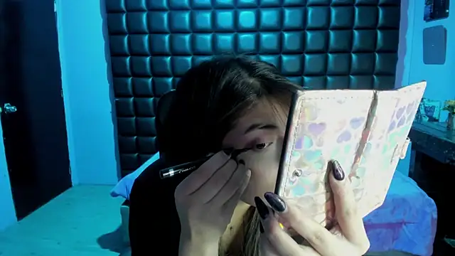 Violetta Swett  online show from 19, 12, 2025