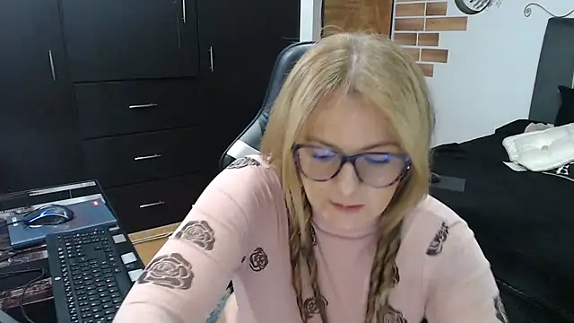 Snapshot of perlagoloza05 chatting on 8, 2, 2026 perlagoloza05 online show from 8, 2, 2026