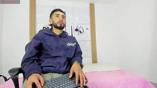 Snapshot of sofiandnick_smith chatting on 20, 10, 2025 sofiandnick smith online show from 20, 10, 2025