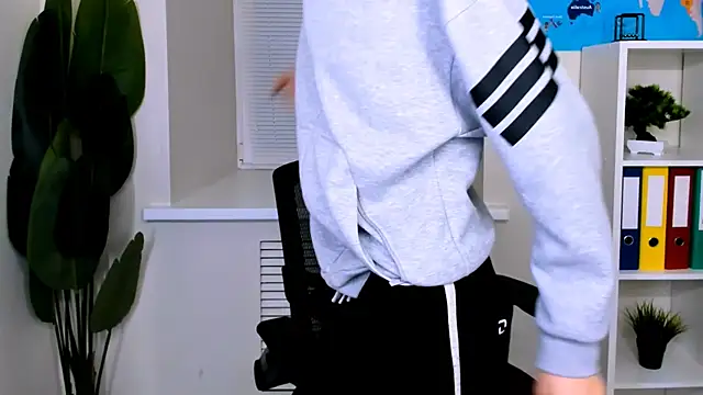 Snapshot of MarkBranston chatting on 25, 10, 2025 MarkBranston online show from 25, 10, 2025