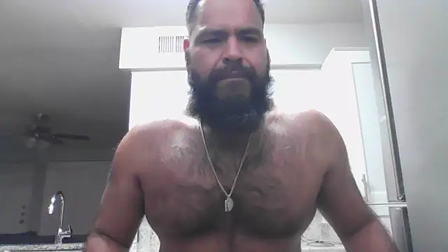 BigJohnBear39 online show from 5, 10, 2025