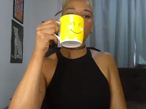 Snapshot of Helenoir chatting on 18, 12, 2025 Helenoir online show from 18, 12, 2025