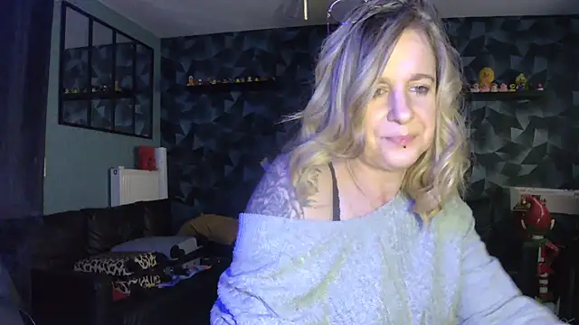 Delichieuse5 online show from 9, 2, 2026